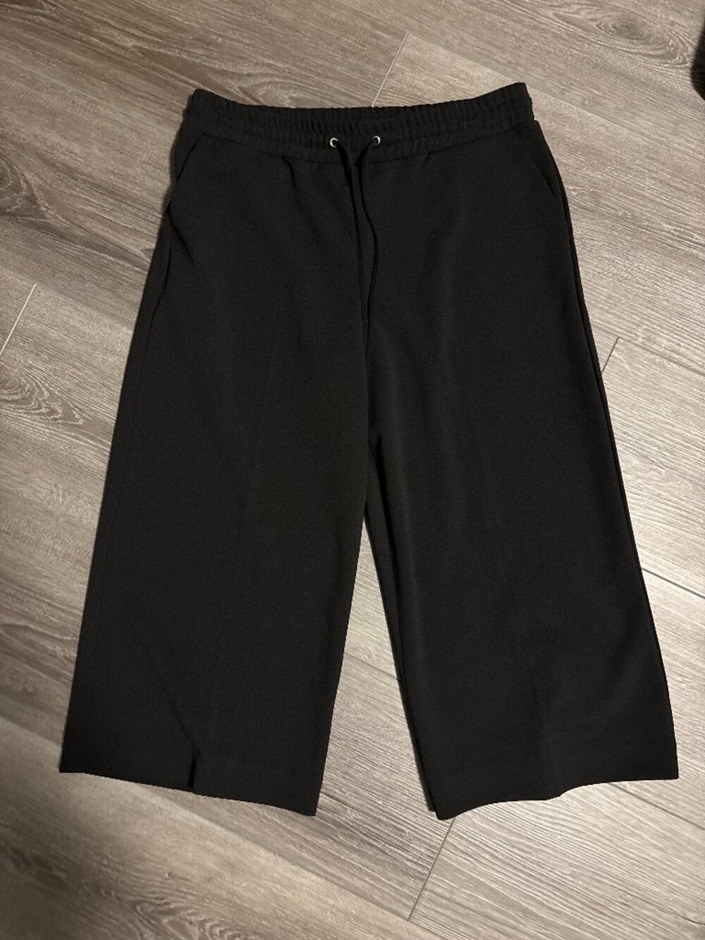 Black Le Chateau Capri Dress Pants